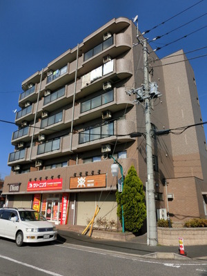 Building appearance. Condominium of reinforced concrete.