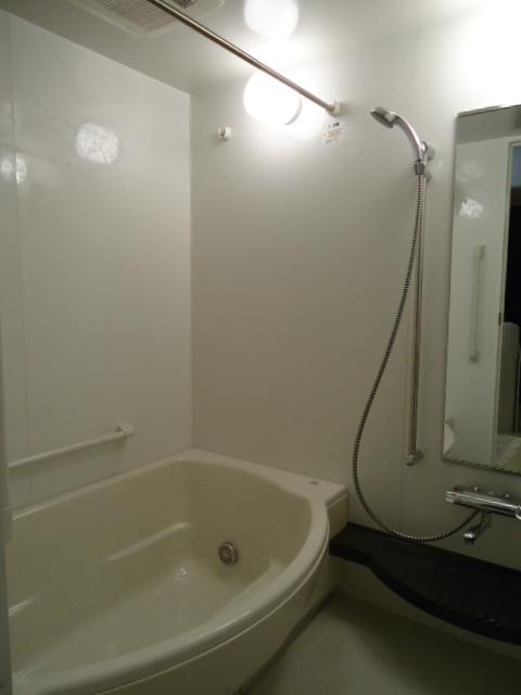 Bathroom. Otobasu ・ Bathroom ventilation dryer ・ Low floor type unit bus ・ Thermo Floor ・ There is rubbing hands