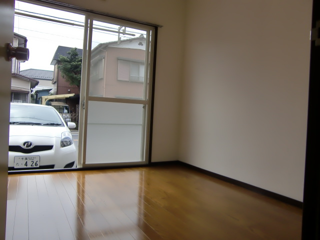 Other room space. Clean flooring ☆