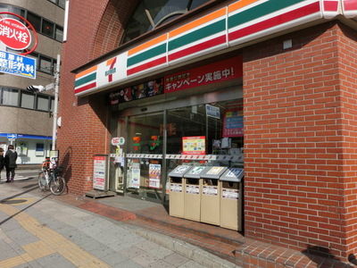 Convenience store. 180m to Seven-Eleven (convenience store)