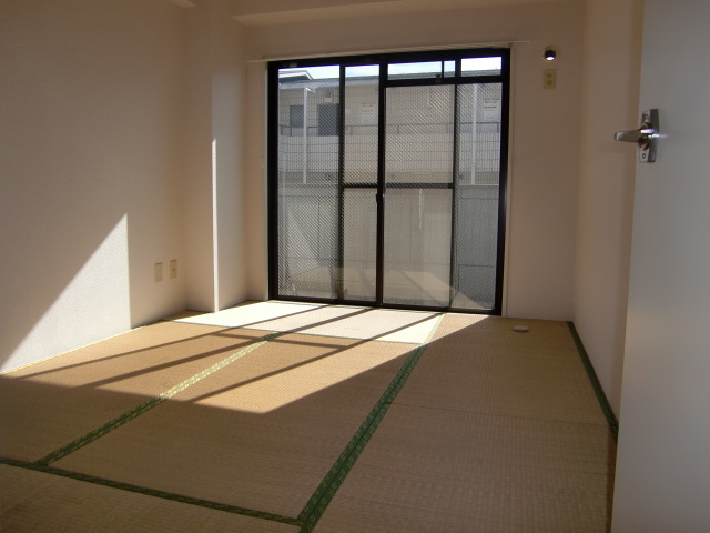 Other room space. Japanese-style room to settle