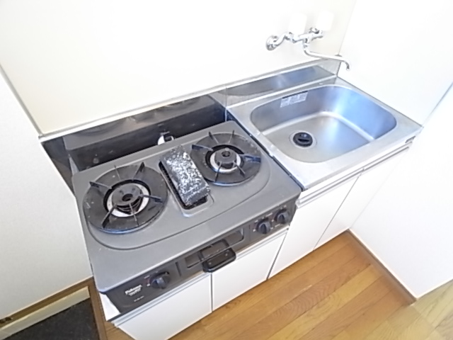 Kitchen. Two-burner stove is can be installed