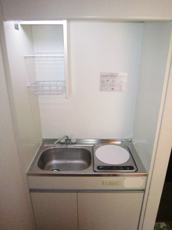 Kitchen. IH is equipped with cooking heater.