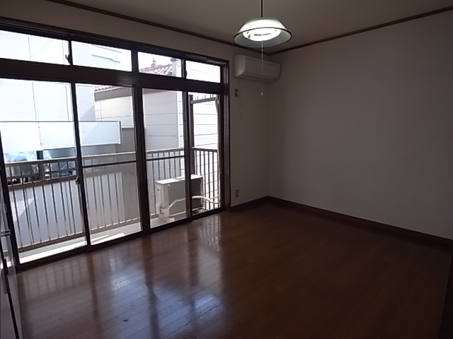 Other room space. The window is large and bright room ☆