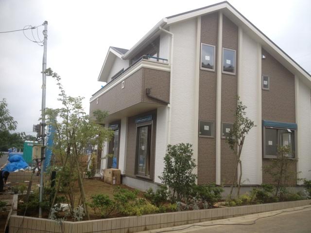 Local photos, including front road. Local (July 2013) Shooting