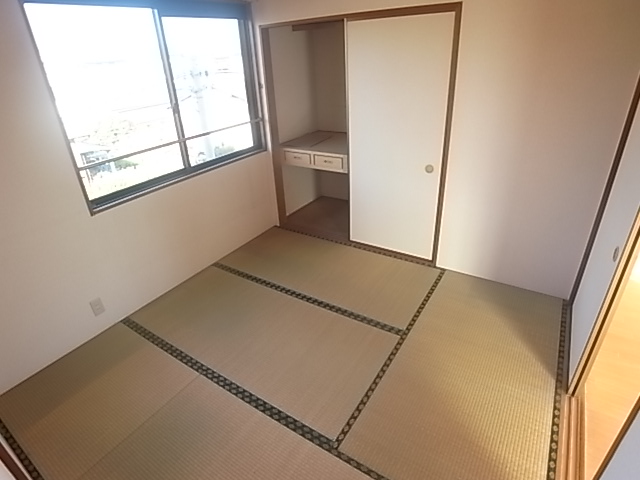 Other room space. Japanese-style room also is finished in beautiful