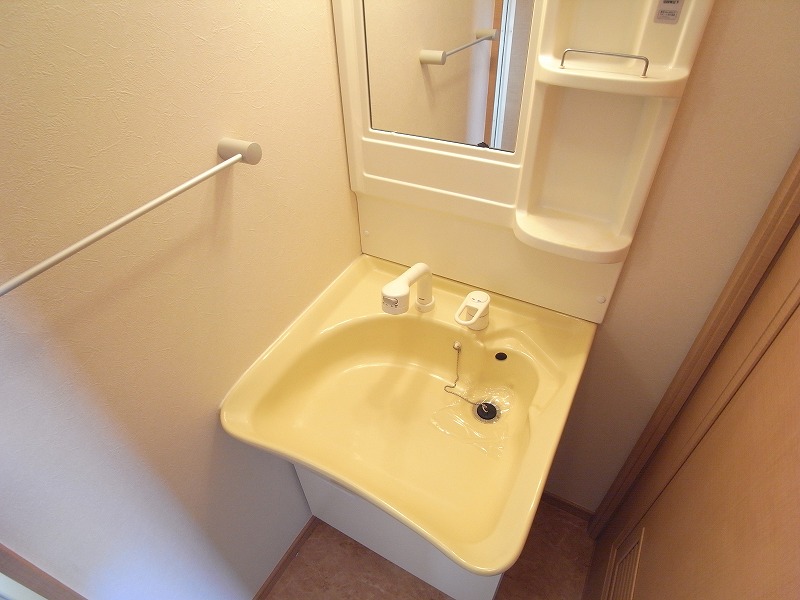 Washroom. Fully equipped independent basin also ☆