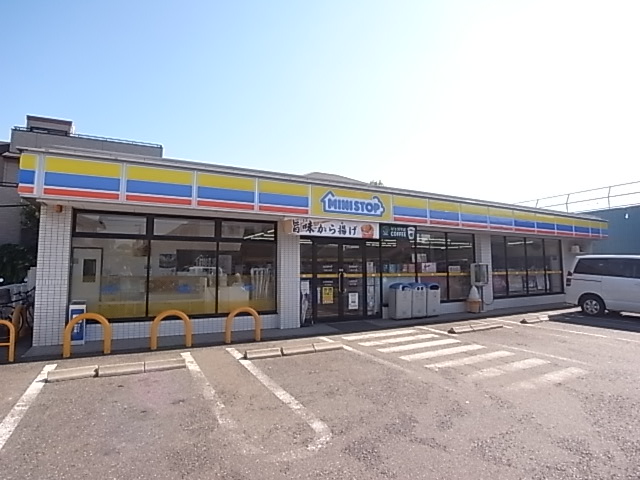 Convenience store. MINISTOP up (convenience store) 93m
