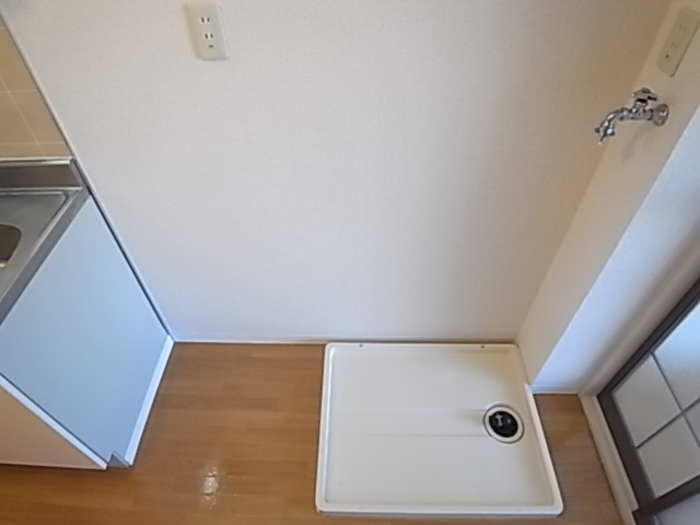 Other. There is also a washing machine inside the room ☆