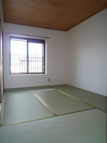 Living and room. There is slowly relaxing between Japanese-style housing 1 minute!