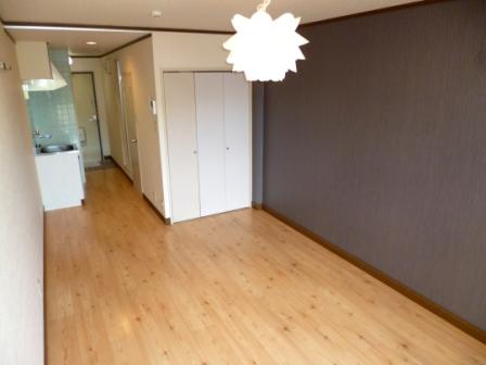 Other room space. Flooring is fashionable even on re-covering ☆