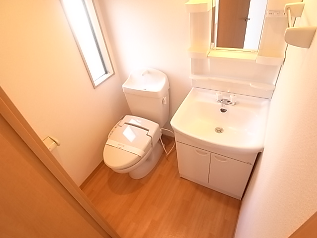 Washroom. The toilet, There is a bidet ☆