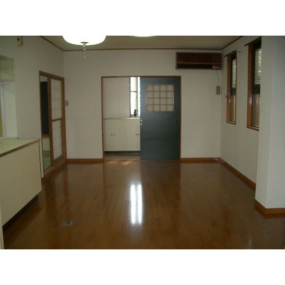 Living and room. Spacious 12 Pledge of LD