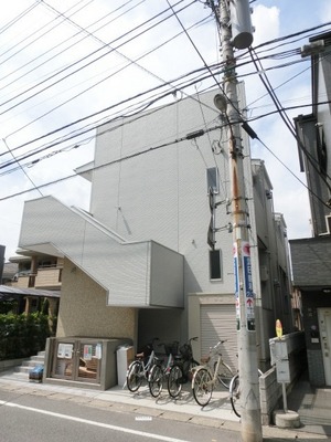 Building appearance. Hon Chiba is the location, a 15-minute walk to the Train Station.