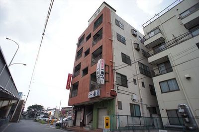 Building appearance. You can use the third floor of this building is plump.