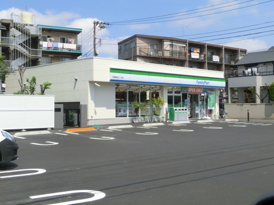 Convenience store. Family Mart (convenience store) to 200m