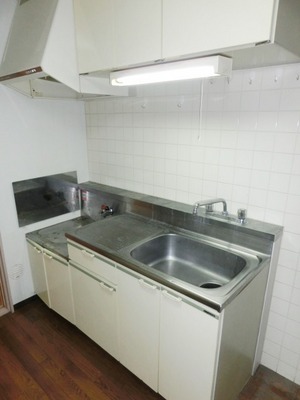 Kitchen. Gas stove can be installed. 