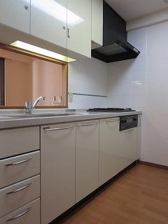 Kitchen.  ◆ Counter type kitchen  ◆ We also been enhanced storage part