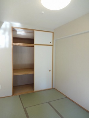 Living and room. It calms down and there is a Japanese-style room.