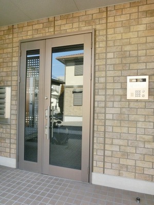 Security. Auto lock-conditioned entrance