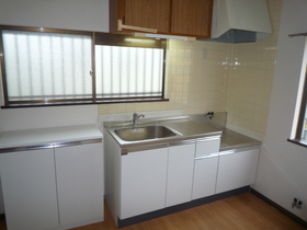 Kitchen. Movable cupboard, Two-burner gas stove installation Allowed. 