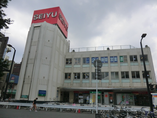 Supermarket. Seiyu to (super) 450m