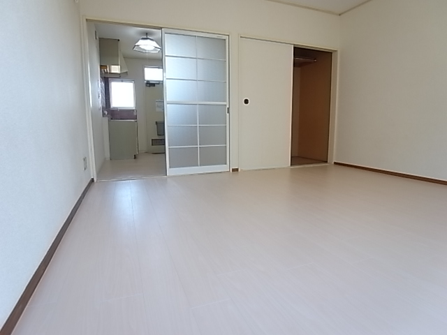 Living and room. It is very beautiful in the flooring new ☆