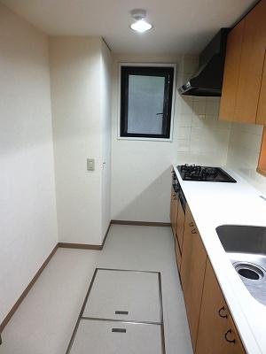 Kitchen. There is under-floor storage