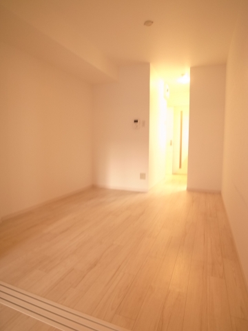 Other. White floor, White wall, Nice color scheme that does not choose the furniture! 