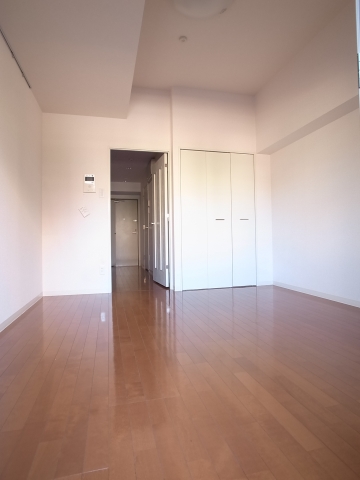 Living and room. I have is lost to the layout ~ (Photo of the same building another room)