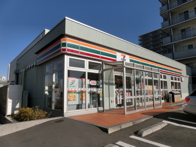 Convenience store. 150m to Seven-Eleven (convenience store)