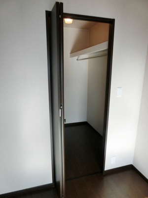 Receipt. Spacious walk-in closet