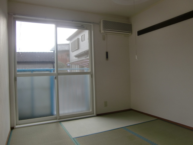 Other room space. Japanese-style room is calm after all ・  ・  ・