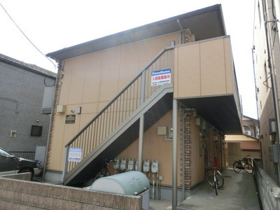 Building appearance. It is near a quiet environment in Chiba Station.