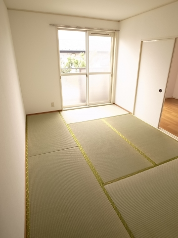 Living and room. Japanese-style room can be a Golon, To relax Room.