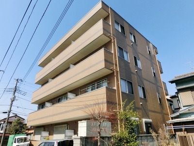 Building appearance. It is located a 10-minute walk from Chiba Station