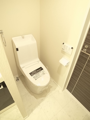 Toilet. 105, Room will be in the room of the inverted type