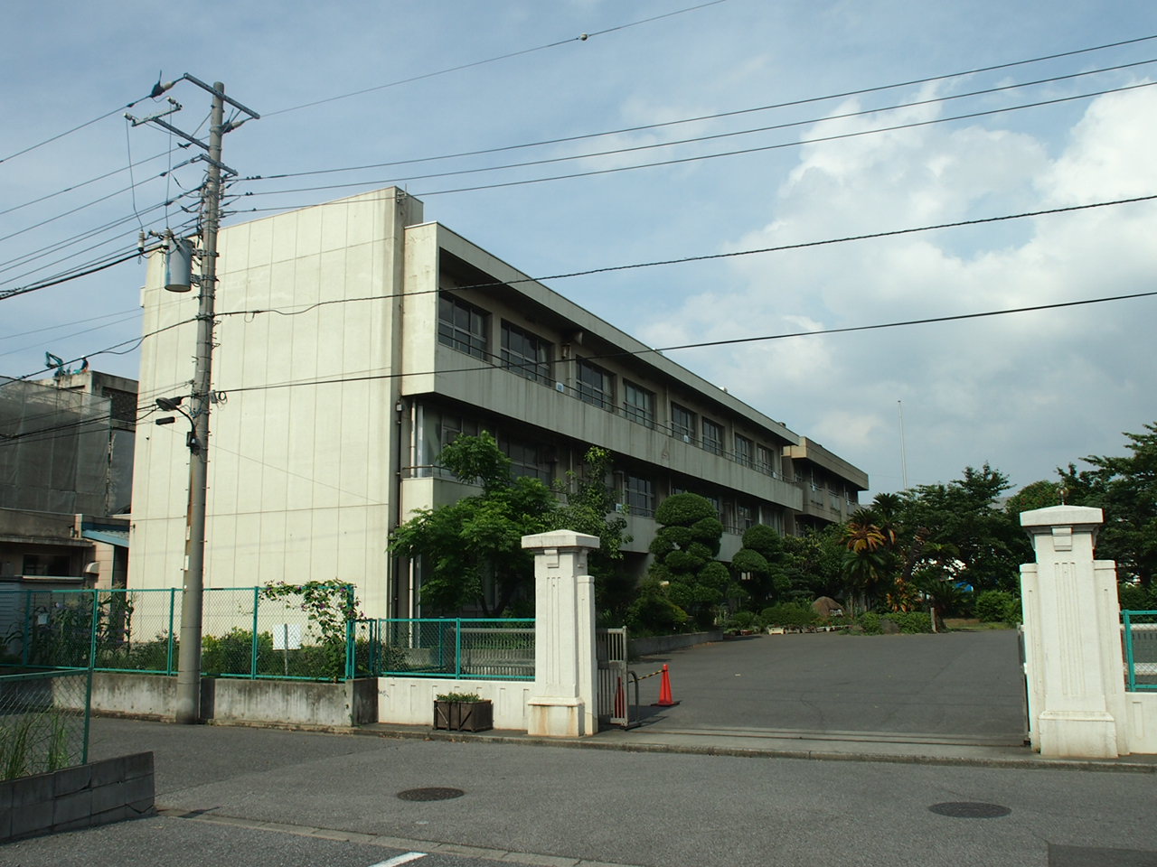 Primary school. Samukawa until the elementary school (elementary school) 1515m