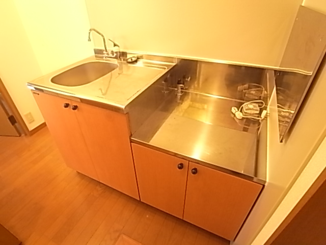 Kitchen. The kitchen is two-burner stove installation Allowed ☆