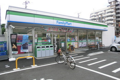 Convenience store. 40m to Family Mart (convenience store)