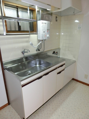 Kitchen. Two-burner gas stove can be installed