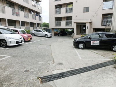 Parking lot. You want to go nearby monthly parking.