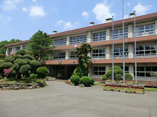 Junior high school. Kasori 22-minute walk from the 1700m junior high school until junior high school.