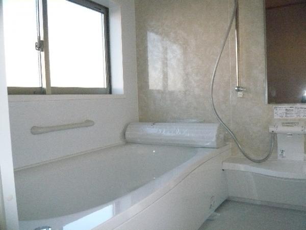 Bathroom. Clean in the bath also every day of fatigue!