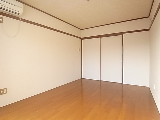 Other room space. Clean flooring ☆