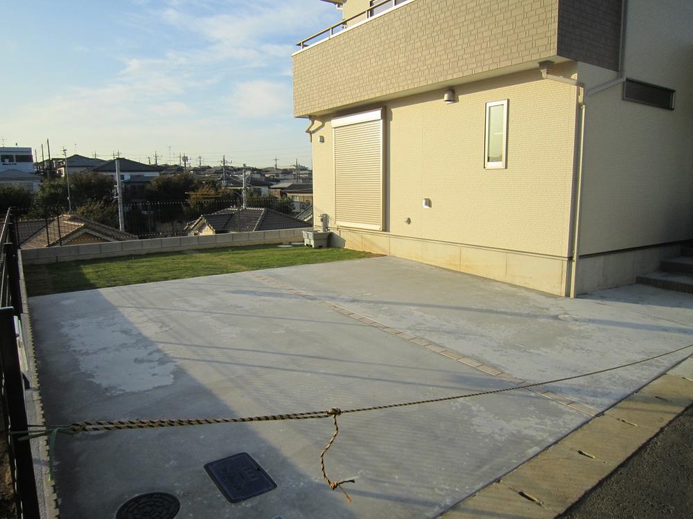 Parking lot. Local (11 May 2013) Shooting