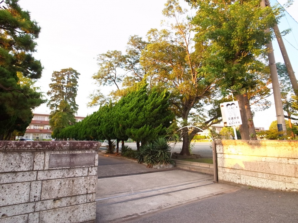 Primary school. Tsurusawa up to elementary school (elementary school) 887m