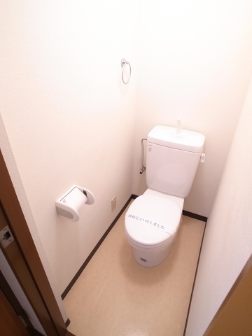 Toilet. Same building, It will be a separate room in the room photo ☆