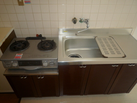 Kitchen. Pat dishes in 2 lot gas stoves installed Allowed!