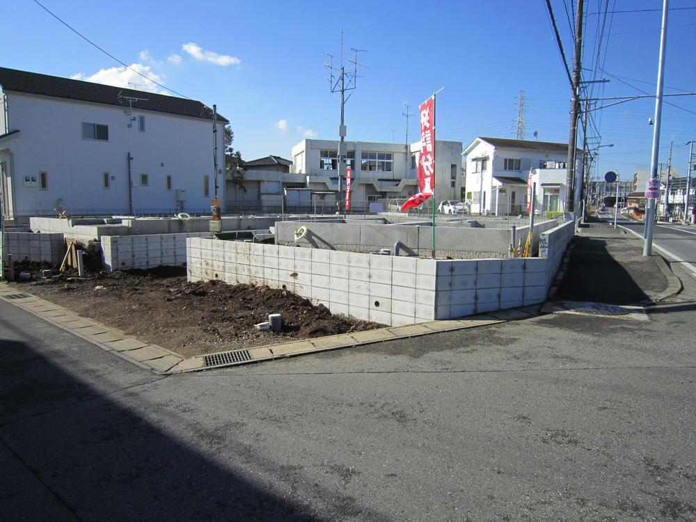 Local photos, including front road. It is northeast of the corner lot